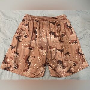 Savage Tacticians Tan/Brown camo shorts lined with pockets. Men’s Medium. EUC